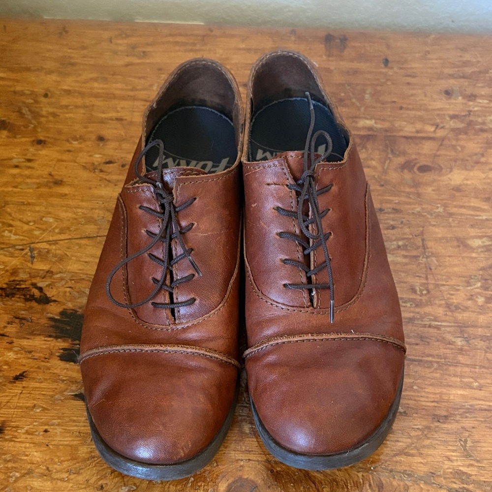 Born Women’s brown Leather Oxfords